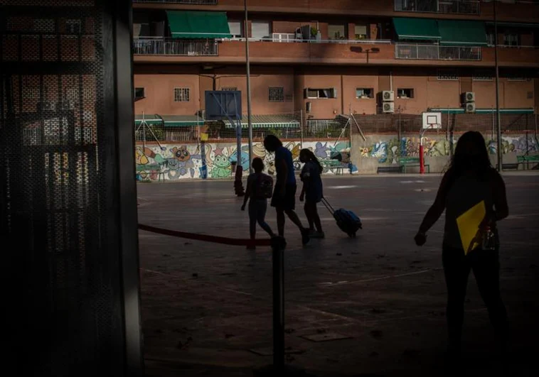 Detenidos cinco menores por una presunta agresión sexual en un instituto de Rubí