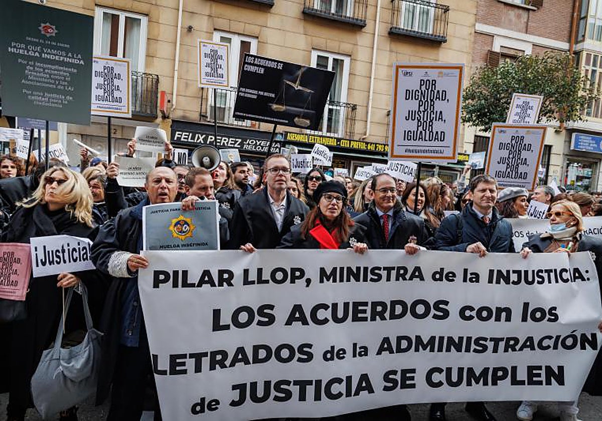 Manifestación de los letrados de la Administración de Justicia (LAJ) con la que comienzó la huelga indefinida