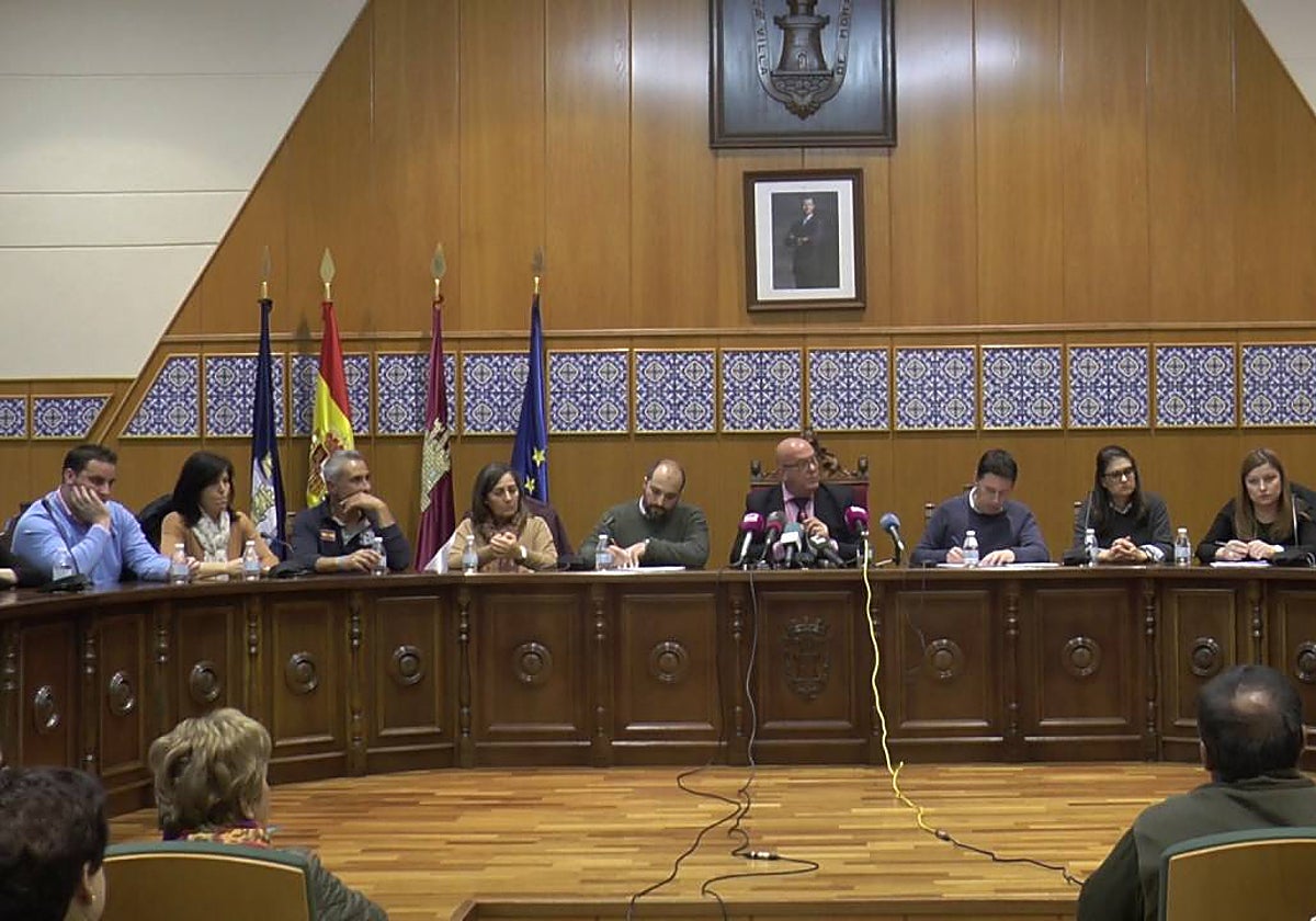 PSOE, IU y CS piden un pleno extraordinario para que el alcalde de Mora ...