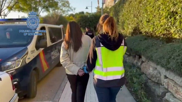 La 'secretaria' del núcleo duro de la red, tras ser detenida