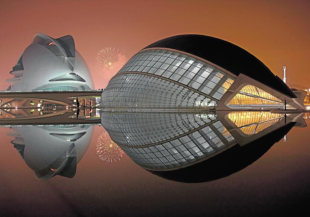 Imagen de archivo de la Ciudad de las Artes y las Ciencias de Valencia durante las Fallas