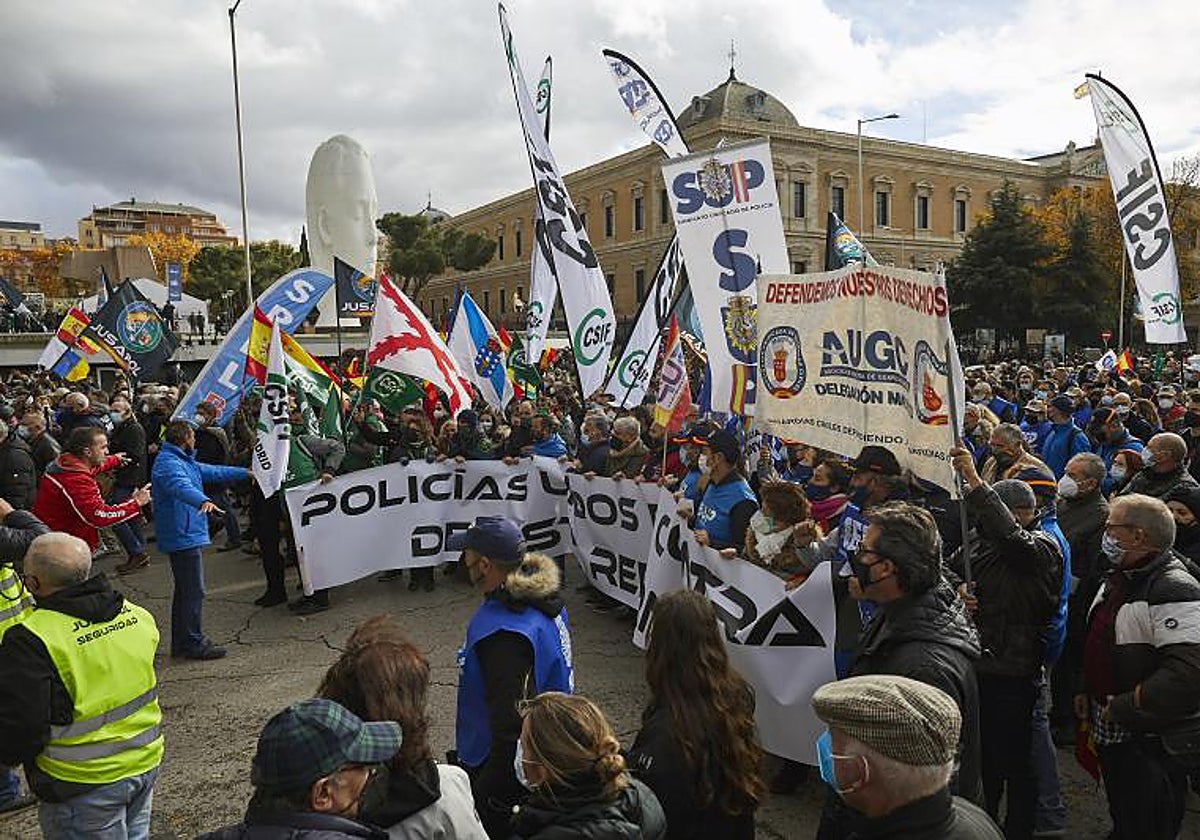 Miles de policías y guardias civiles se manifestaron en noviembre de 2021 contra la reforma de la ley de Seguridad Ciudadana