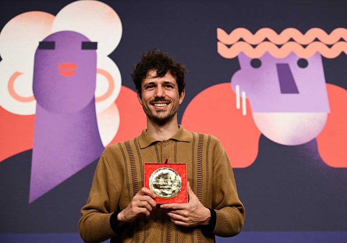 Lois Patiño después de ganar la sección Encounters con 'Samsara'