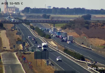 Vuelca un autobús en el que viajaban 22 menores de un club de baloncesto en la A-31 en La Gineta (Albacete)