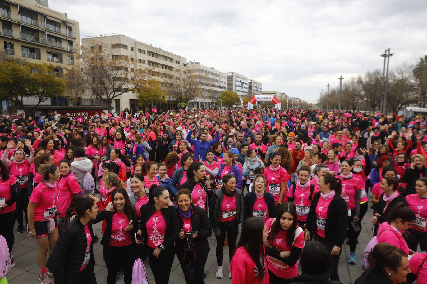 La populosa &#039;Pink Running&#039; en Córdoba, en imágenes