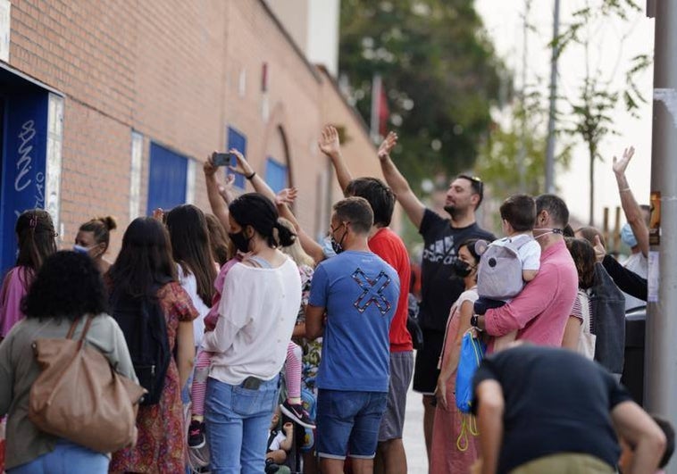 Personal contratado,  y no los profesores, se ocuparán de los colegios abiertos por vacaciones en Madrid