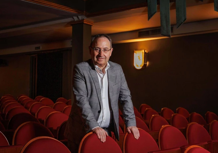 Jesús Cimarro:  «Desde mi balcón me dije que algún día trabajaría en el Teatro de Lina Morgan»