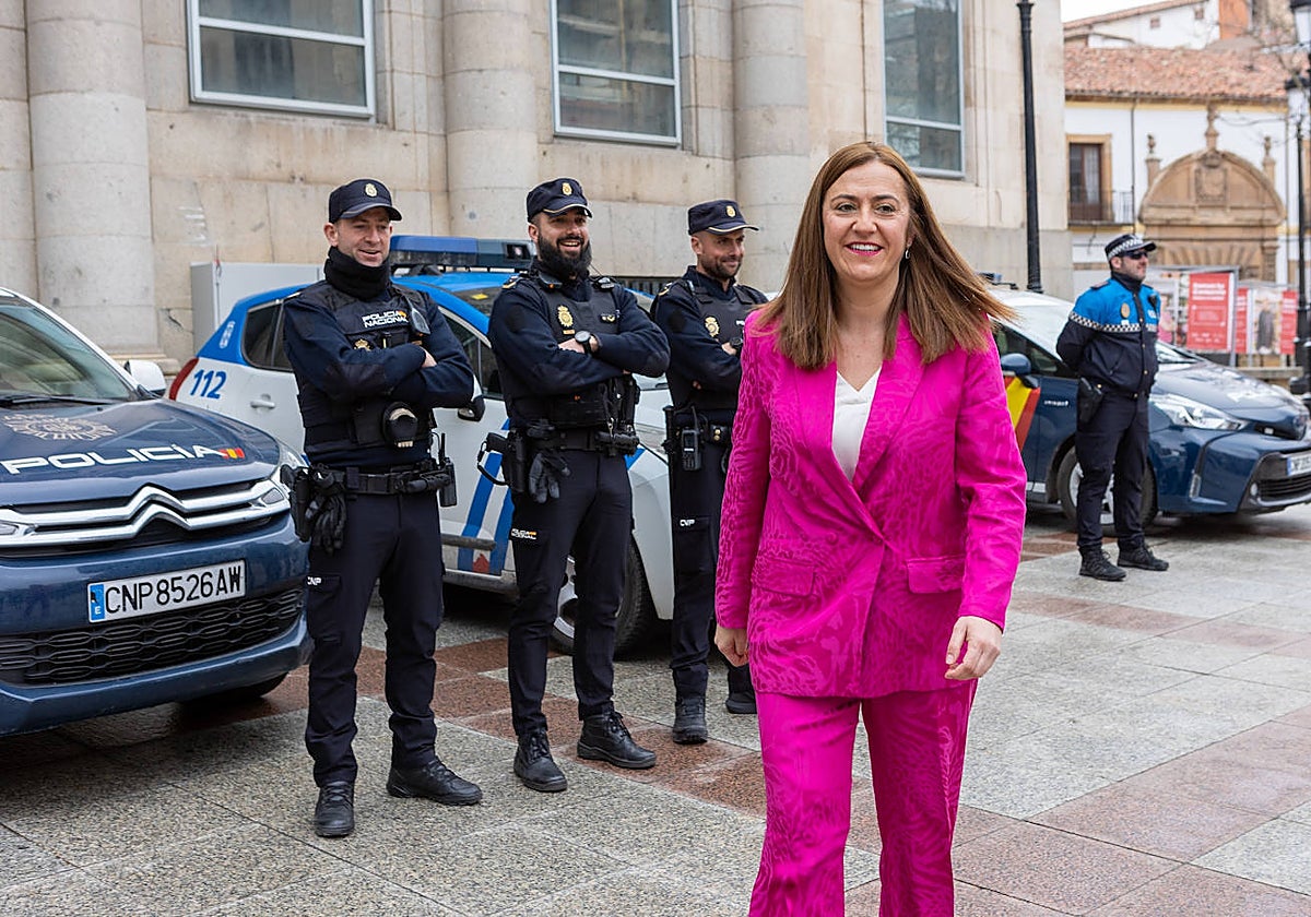 La delegada del Gobierno preside en Soria el acto de entrega de las Medallas al Mérito de la Protección Civil