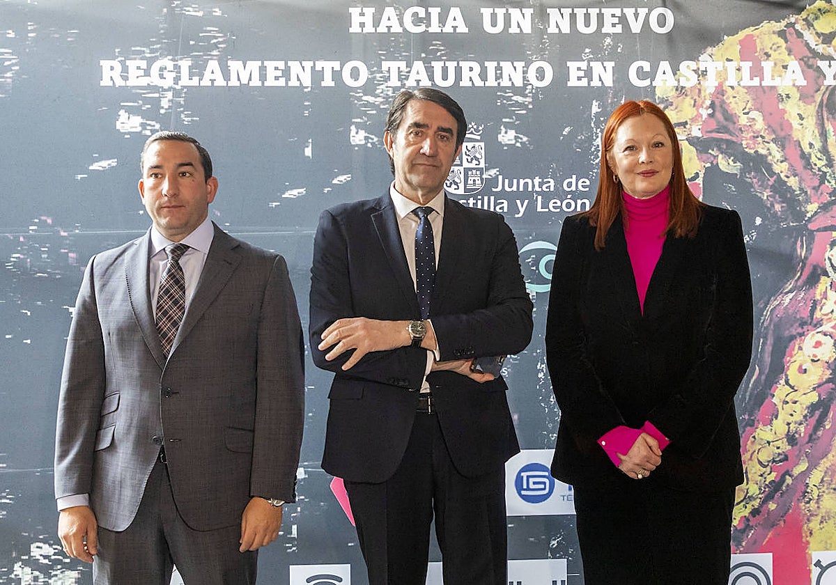 Quiñones, junto a junto a la directora general de la Agencia de Protección Civil, Irene Cortés y el delegado territorial de la Junta de Castilla y León en Salamanca Eloy Ruiz