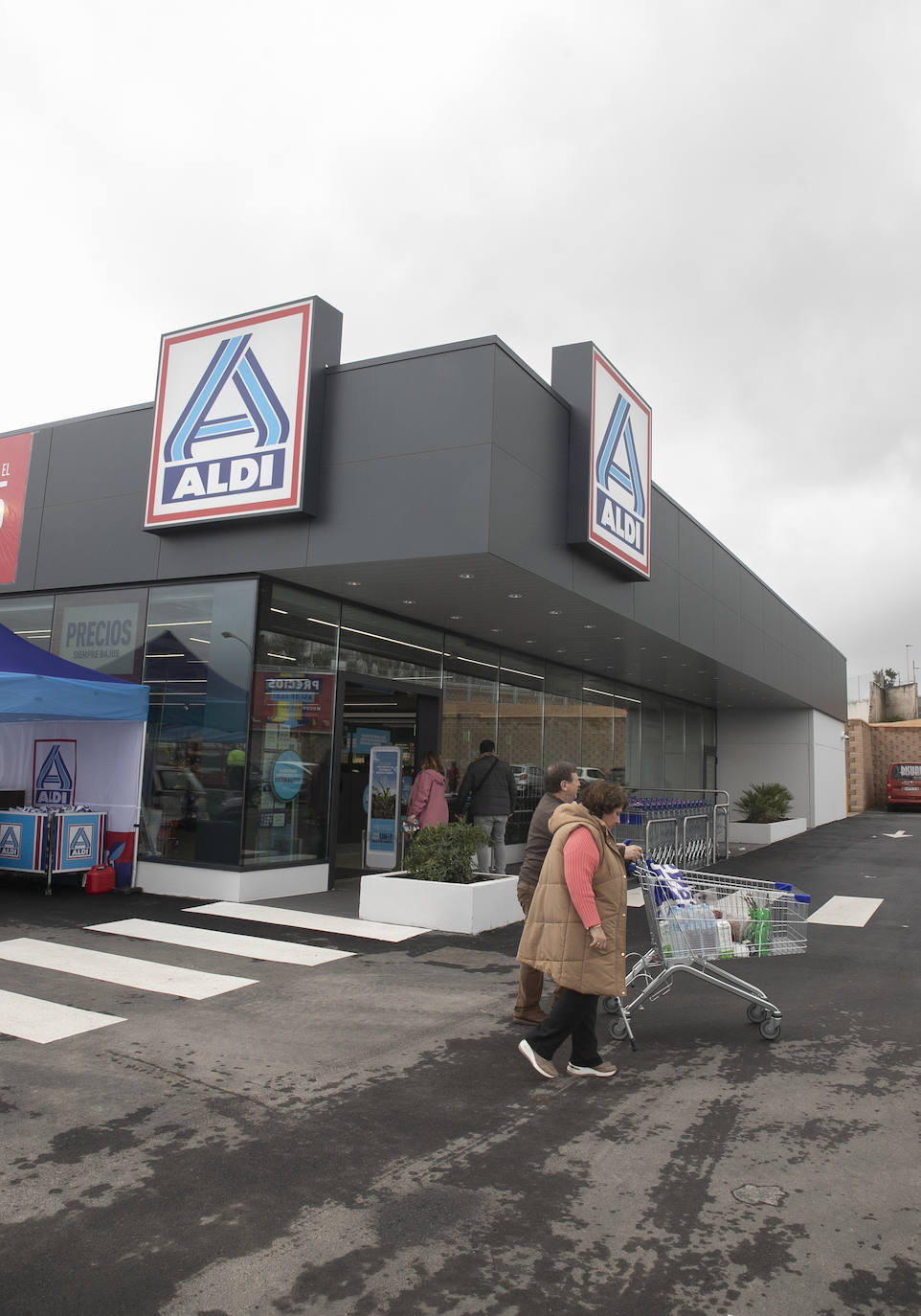 La inauguración del nuevo Aldi del polígono Pedroches, en imágenes