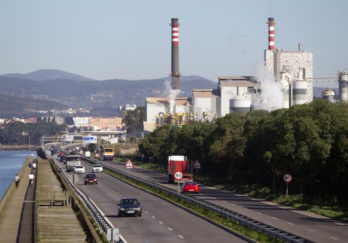 Vista de la fábrica de Ence en Pontevedra