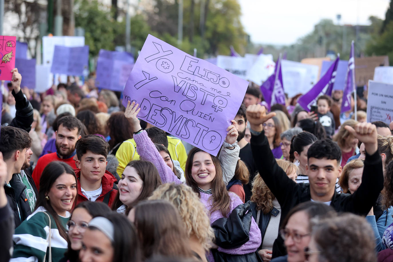 La reivindicativa manifestación del 8-M en Córdoba, en imágenes