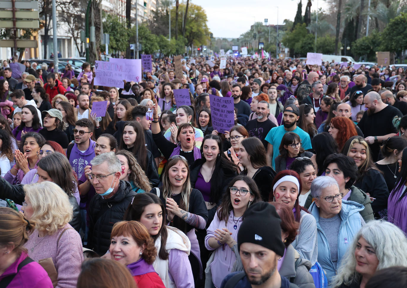 La reivindicativa manifestación del 8-M en Córdoba, en imágenes