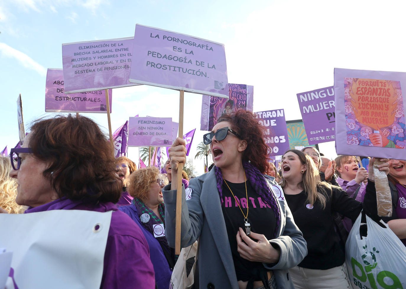 La reivindicativa manifestación del 8-M en Córdoba, en imágenes