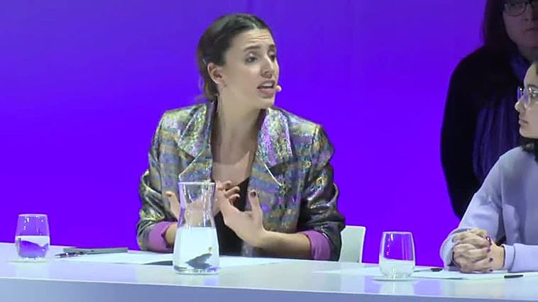 Mujeres críticas con la Ley Trans interrumpen el acto del 8-M organizado por Igualdad