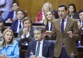 Juanma Moreno afea al PSOE que quiera lanzar bulos sobre los conciertos sanitarios «por desesperación»