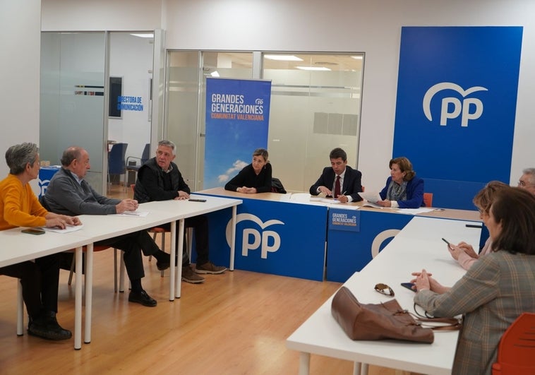 El PP valenciano promete deducciones en el IRPF para los mayores de 65 años que acojan a descendientes