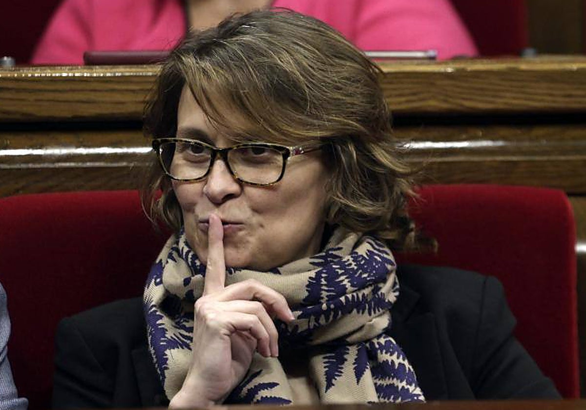 La consellera de Accion Exterior, Meritxell Serret, durante el pleno del Parlament