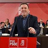 El líder de los socialistas gallegos exige a los suyos «arremangarse» para las municipales
