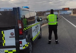 Un muerto y tres heridos en un choque frontal entre dos turismos en la A7 en Almería