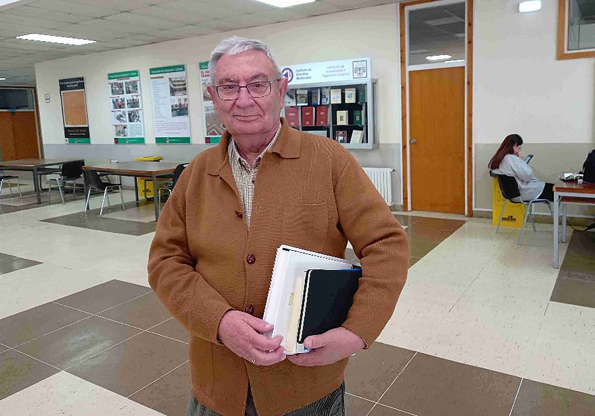 Ángel Lucio Santamarta, tras presentar su trabajo de fin de grado en Historia del Arte en la Universidad de León