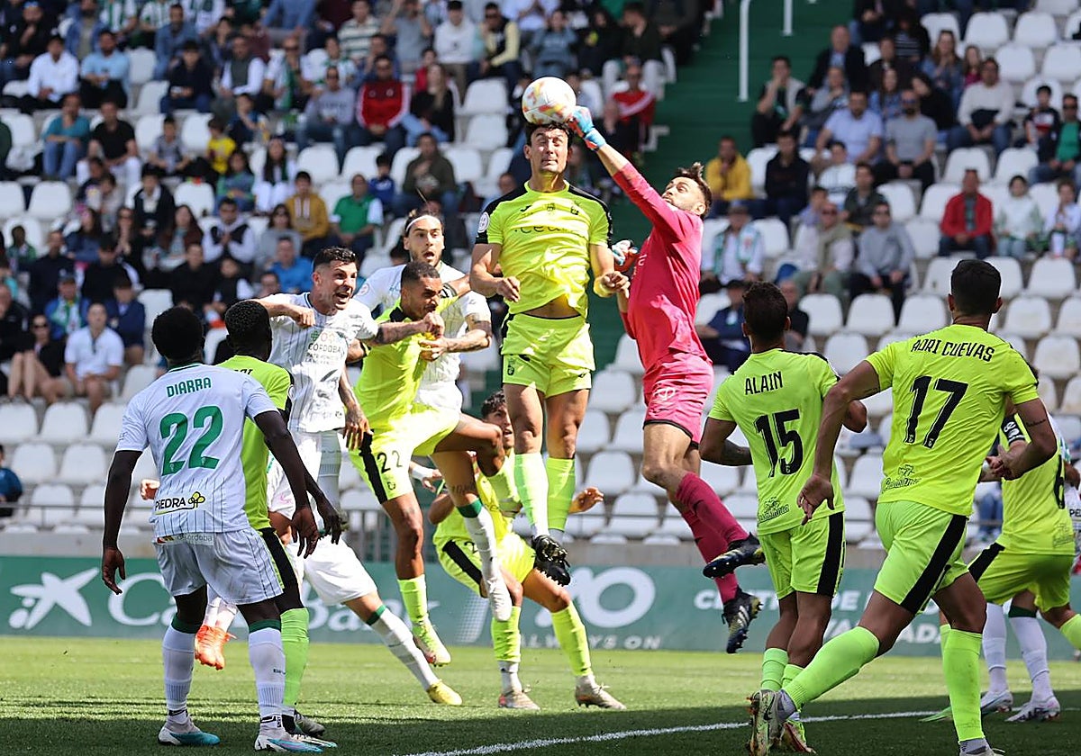 Imagen del partido entre el Córdoba  y el Ceuta en El Arcángel