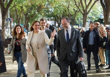 Colau niega ante la juez las coacciones a un fondo inmobiliario para evitar el desahucio de unos okupas