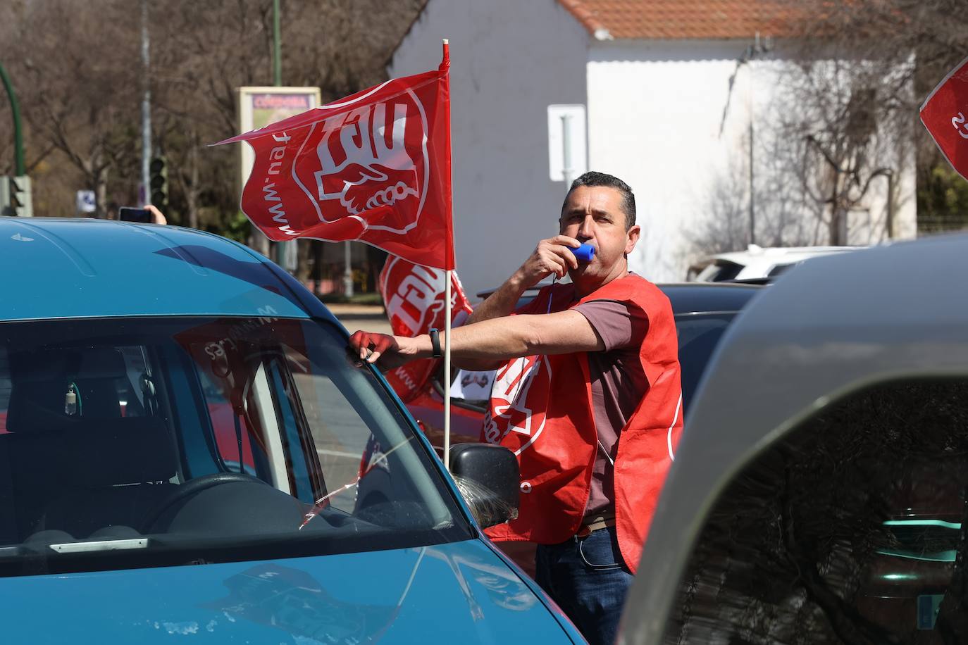 La caravana de protesta por la mejora del servicio de ambulancias en Córdoba, en imágenes