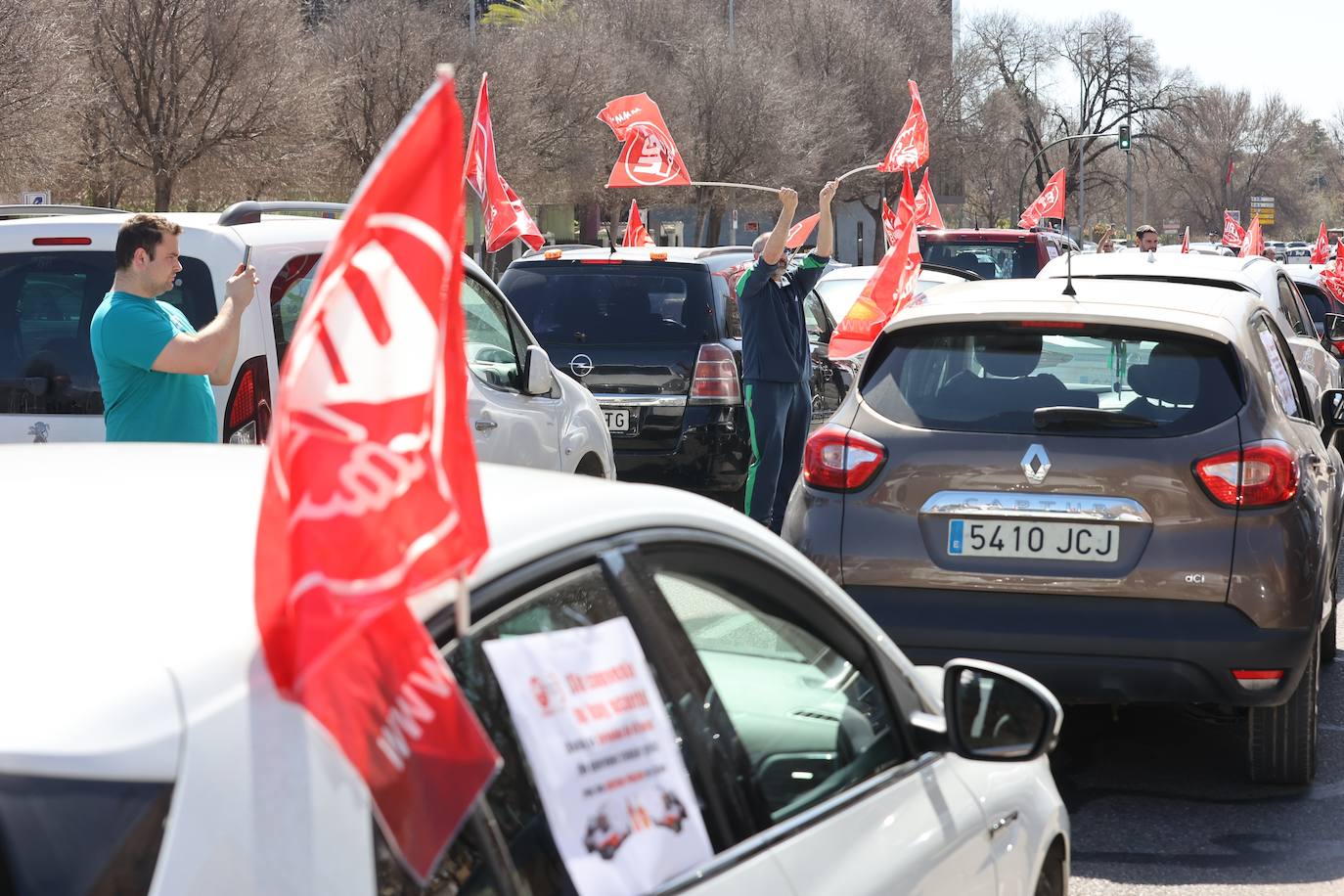 La caravana de protesta por la mejora del servicio de ambulancias en Córdoba, en imágenes