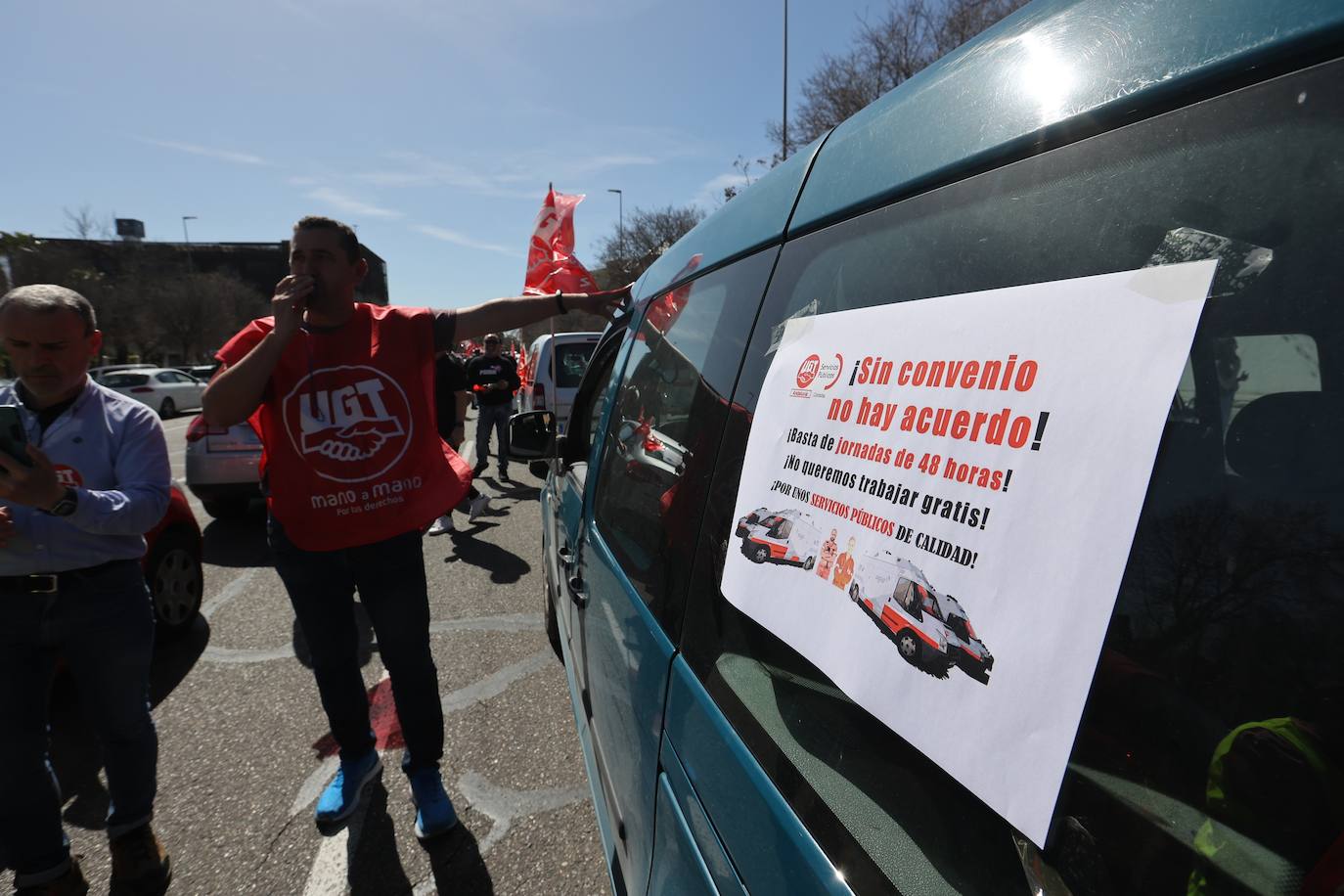 La caravana de protesta por la mejora del servicio de ambulancias en Córdoba, en imágenes