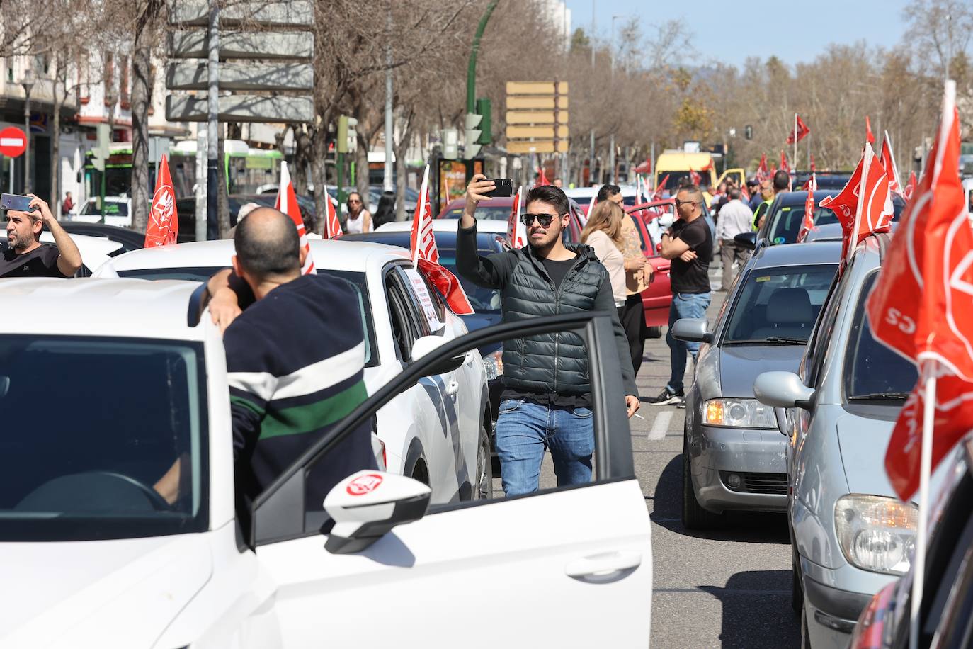 La caravana de protesta por la mejora del servicio de ambulancias en Córdoba, en imágenes