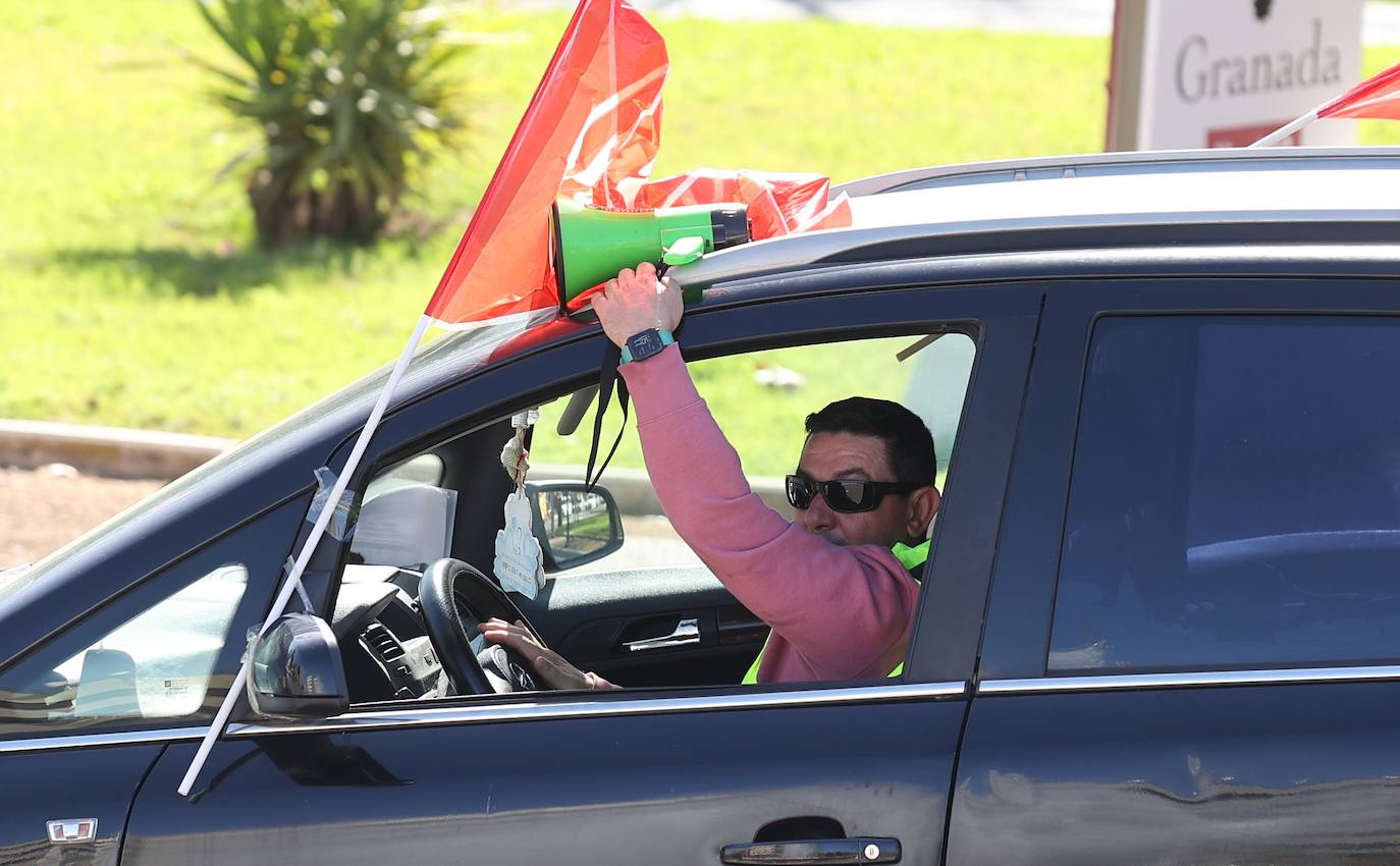La caravana de protesta por la mejora del servicio de ambulancias en Córdoba, en imágenes
