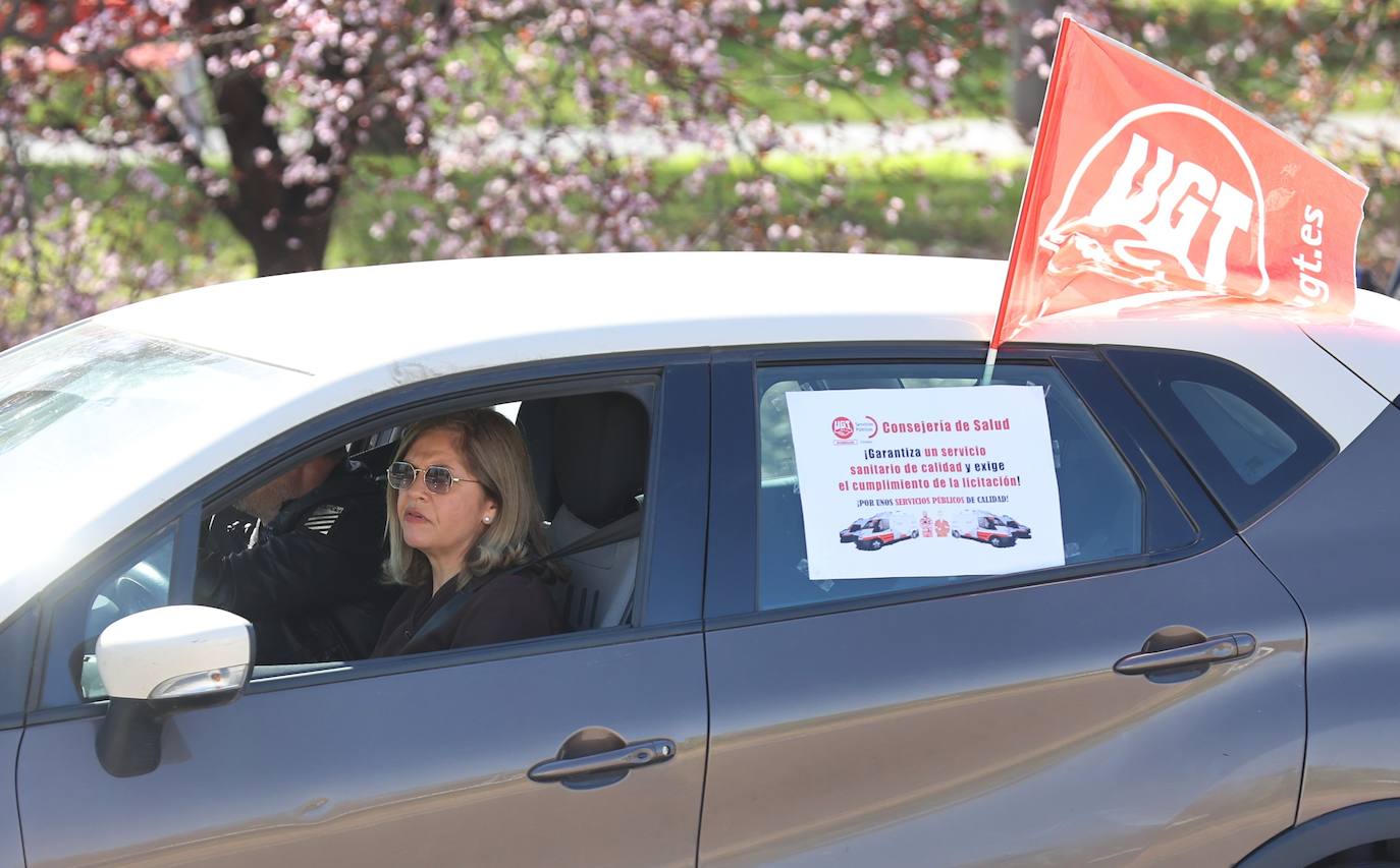 La caravana de protesta por la mejora del servicio de ambulancias en Córdoba, en imágenes