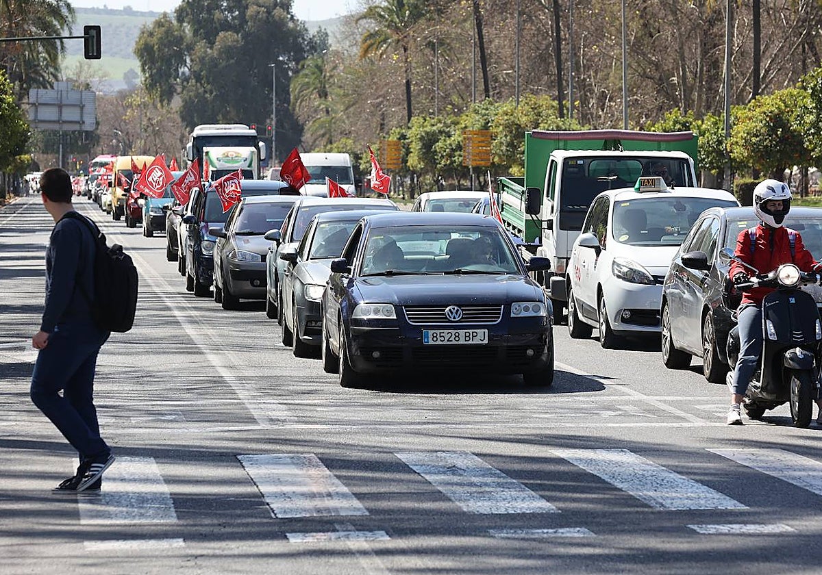 Caravana de vehículos por la mejora del transporte sanitario en Córdoba