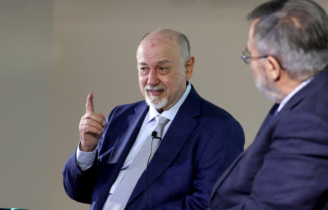 El Foro Cultural de ABC Córdoba con Juan Eslava Galán, en imágenes