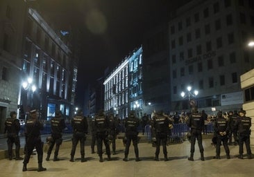 Aplauso unánime de policías y guardias civiles tras el fiasco del Gobierno con la 'ley Mordaza'