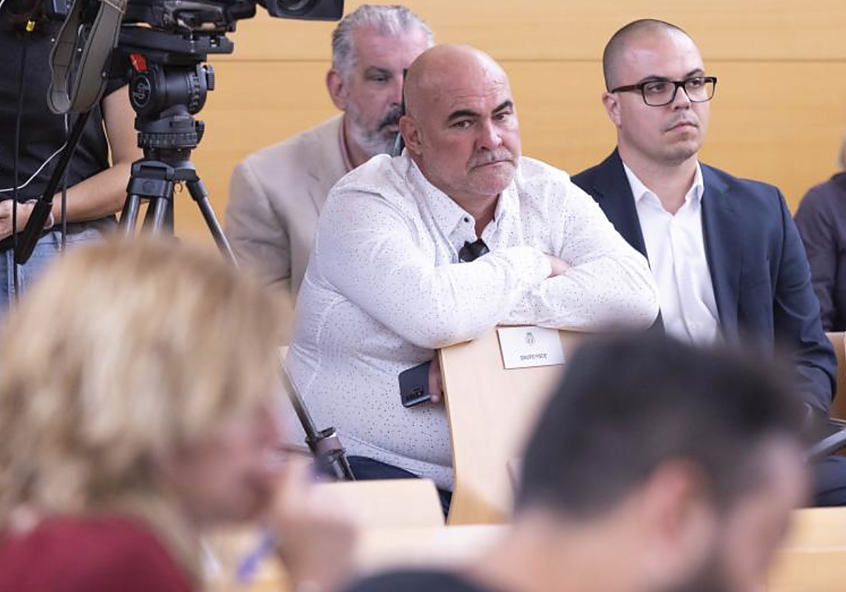 Antonio Navarro Tacoronte en la sesión plenaria del Cabildo que debate el caso Mediador