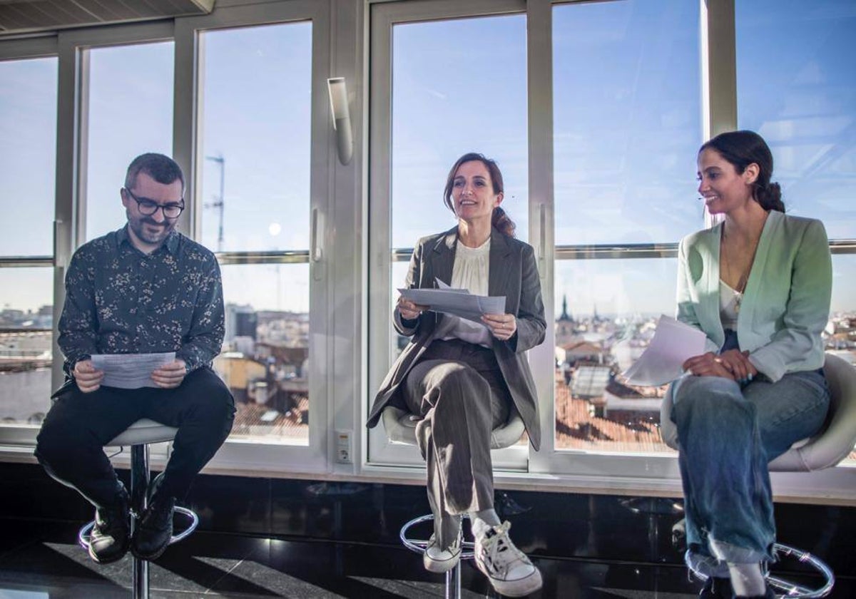 Mónica García, junto a su número 2, Javier Padilla, y su fichaje Tesh Sidi