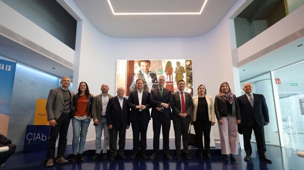 Martínez Arroyo, junto a responsables de la Fundación Queso Manchego