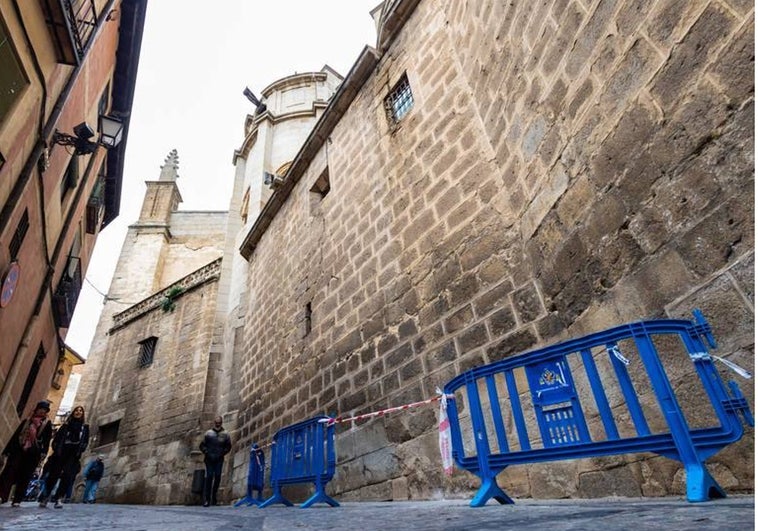 Cultura aduce que arreglar la fachada de la Catedral de Toledo compete a la Iglesia: «No arreglamos tuberías de catedrales»