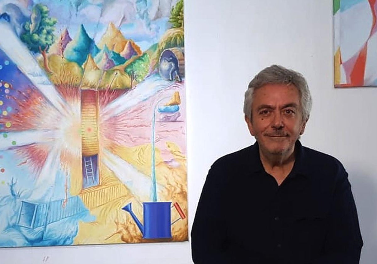 Chema Cobo, junto a una de sus obras en una exposición en la galería Weber-Lutgen de Sevilla