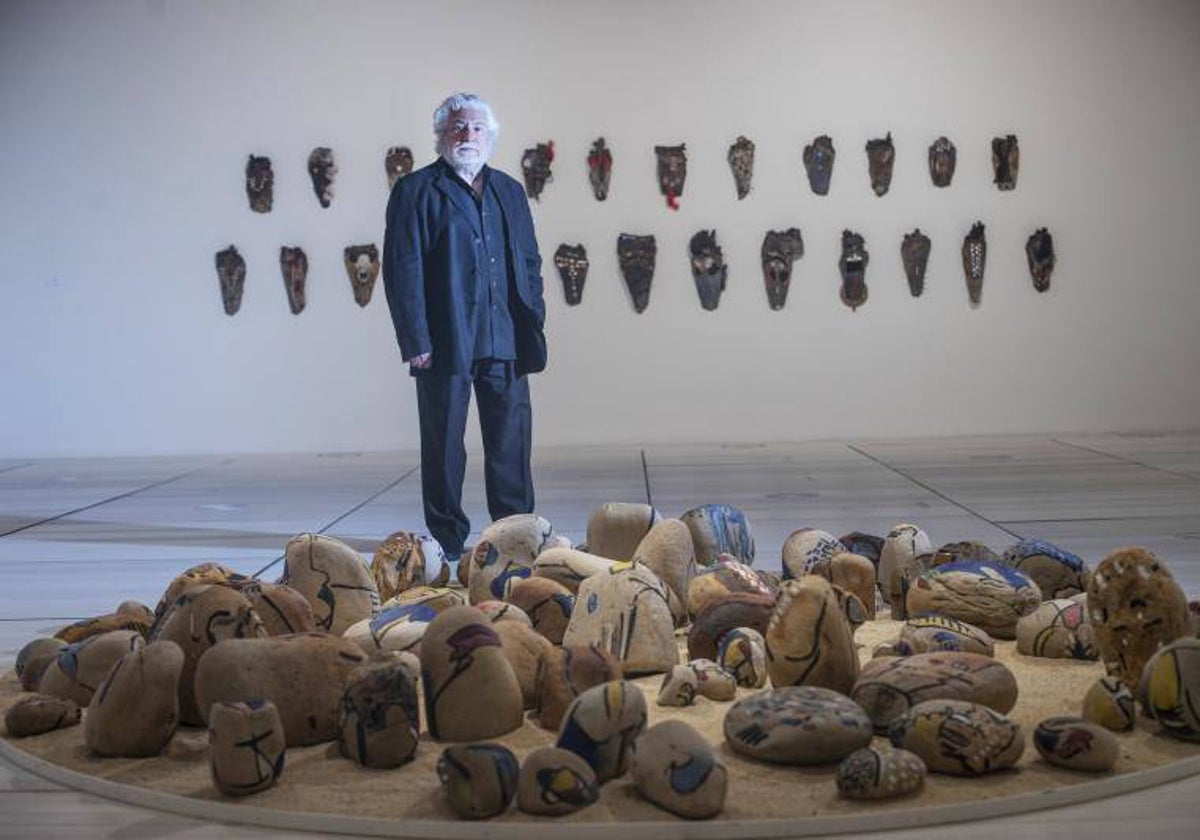 Cristóbal Gabarrón en el Museo de Pontevedra entre su obra