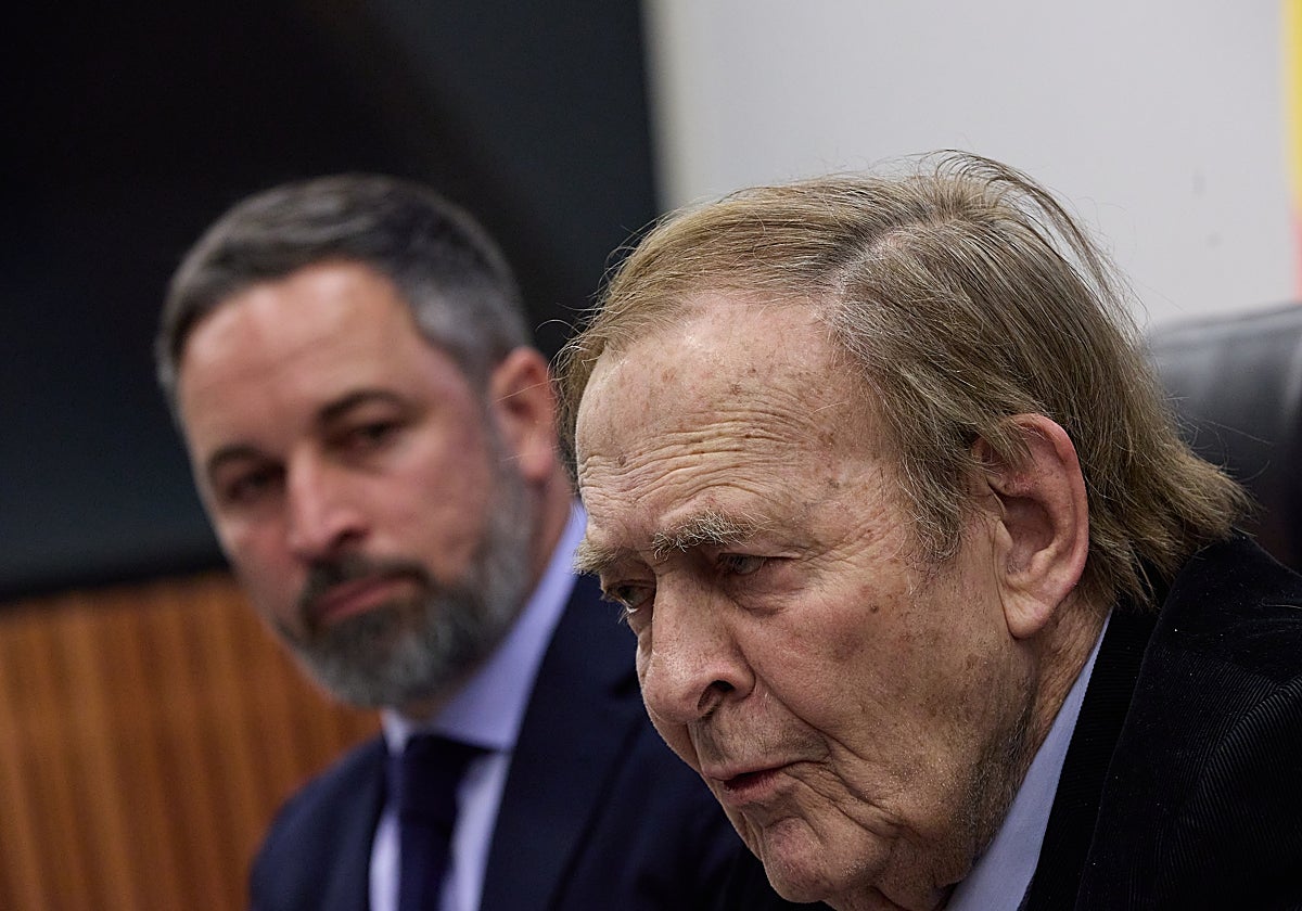 Tamames y Abascal, durante la rueda de prensa conjunta que ofrecieron este jueves en el Congreso