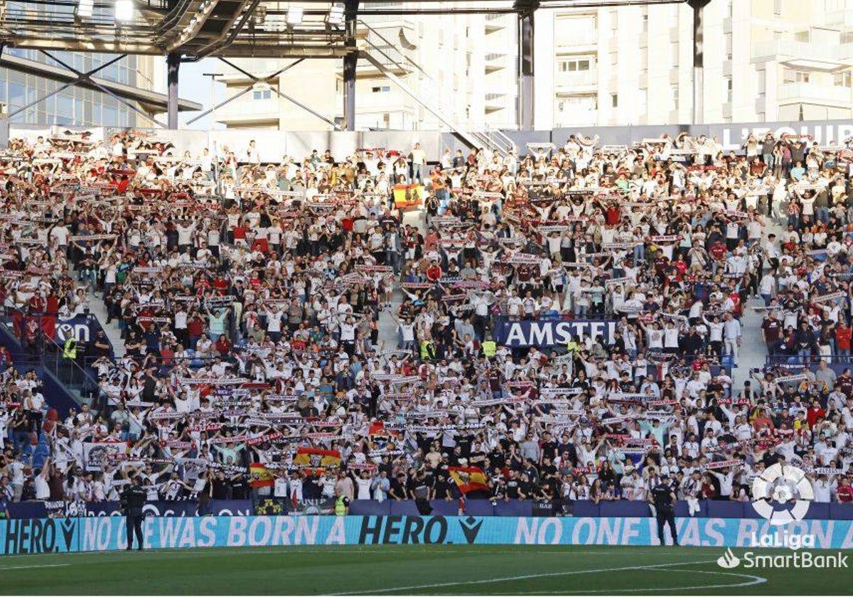 Rara vez se han visto tantos aficionados visitantes en un partido de Segunda, incluso de la máxima categoría, como los que hubo en el Levante UD-Albacete Balompié