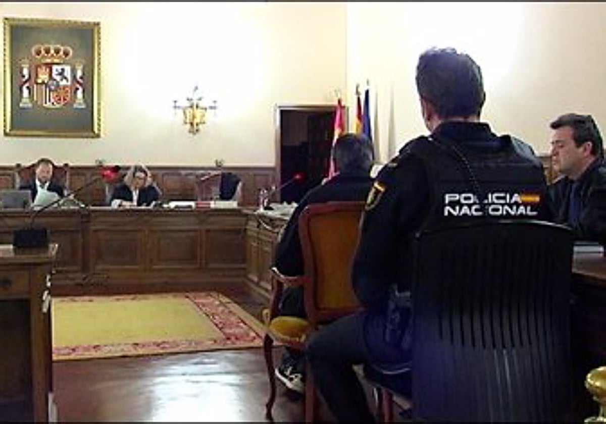 El jurado encuentra culpable por unanimidad al acusado de asesinar prendiendo fuego a su madre en Garcinarro