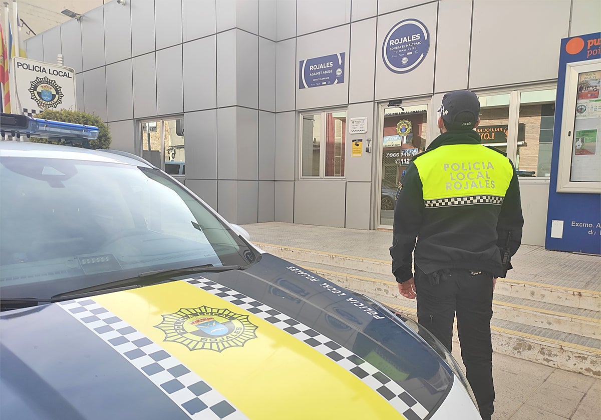 Un policía local de Rojales.