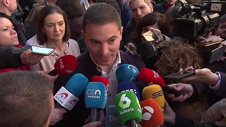 Lobato defiende que las subvenciones a las familias numerosas tengan un tope de renta