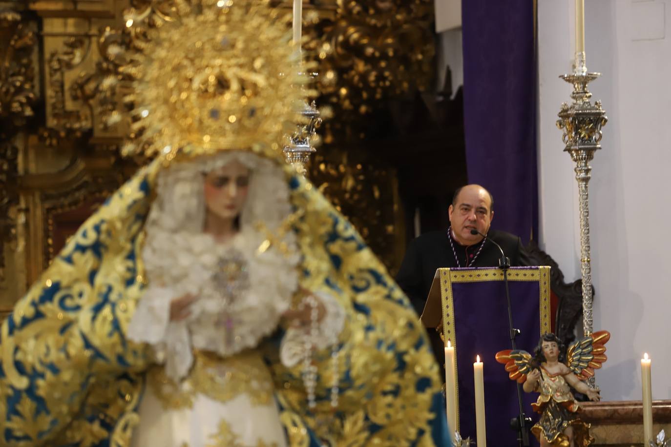 El deslumbrante manto bordado de la Virgen de la Trinidad de Córdoba, en imágenes