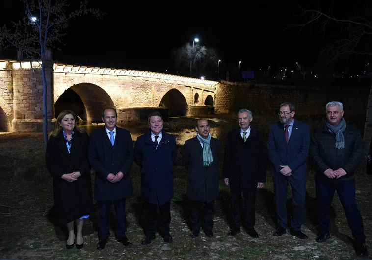 El puente árabe de Guadalajara luce nueva iluminación ornamental