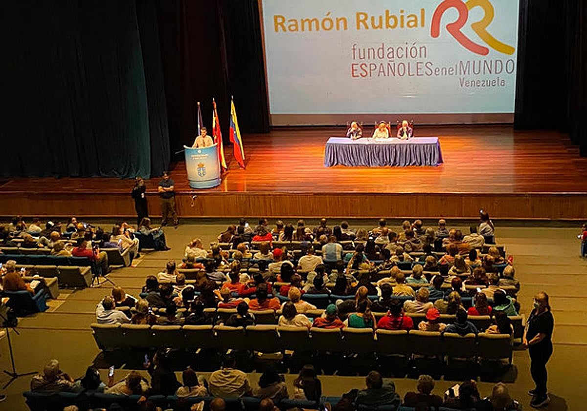 Imagen del acto del protagonizado por la secretaria del PSOE Exterior y secretaria de Estado de Cooperación, Pilar Cancela, el domingo 12 de marzo en Caracas 